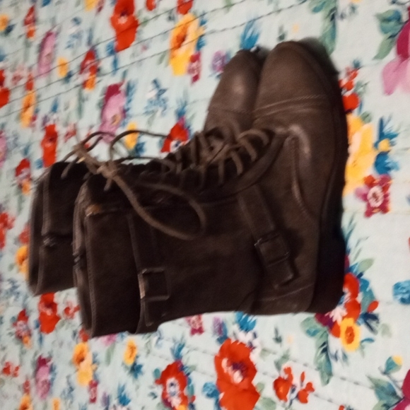 Boots - Picture 2 of 9